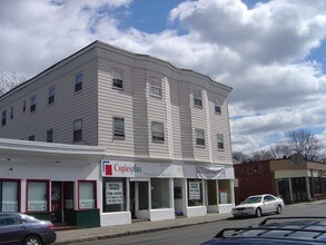 728 Moody St in Waltham, MA - Foto de edificio - Building Photo