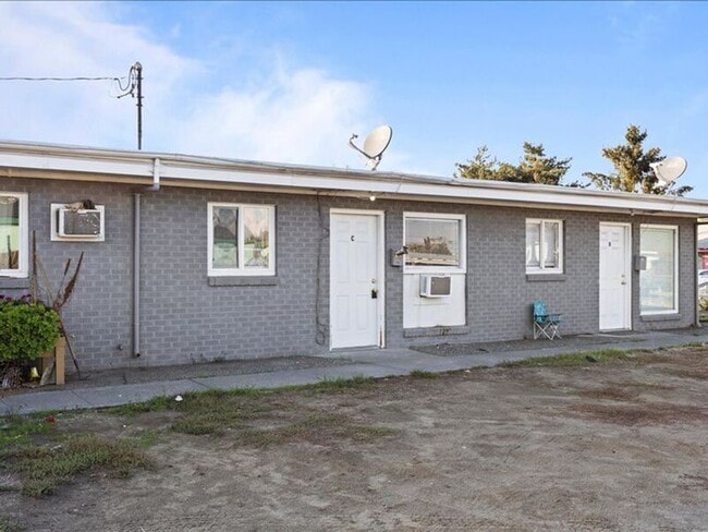 property at 928 W Ruby St