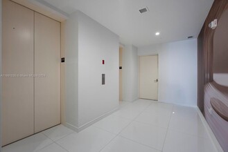 1100 Biscayne Blvd, Unit # 2504 in Miami, FL - Building Photo - Building Photo