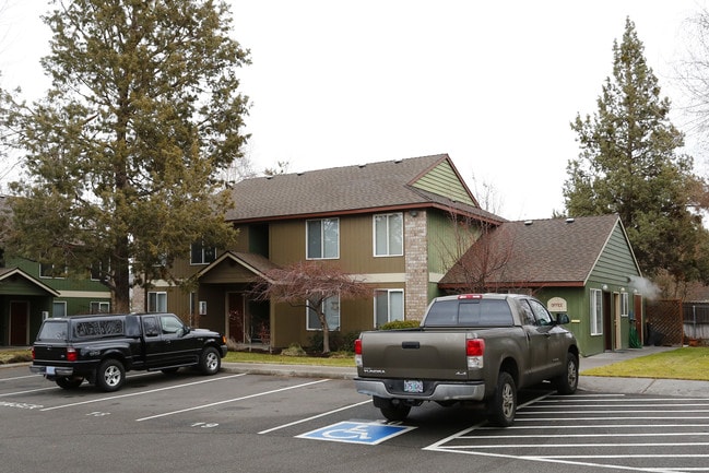 Spring Pines Apartments in Bend, OR - Building Photo - Building Photo