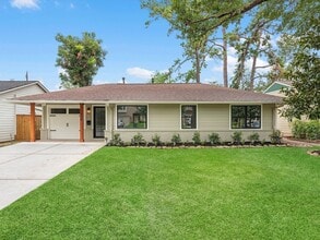 1826 Woodcrest Dr in Houston, TX - Foto de edificio - Building Photo