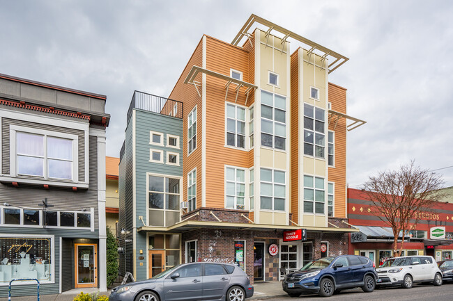 Hank Reardon Plaza in Portland, OR - Foto de edificio - Building Photo