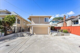 2033 High St in Oakland, CA - Building Photo