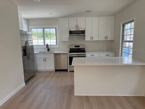 2120 N Dymond St in Burbank, CA - Building Photo - Building Photo