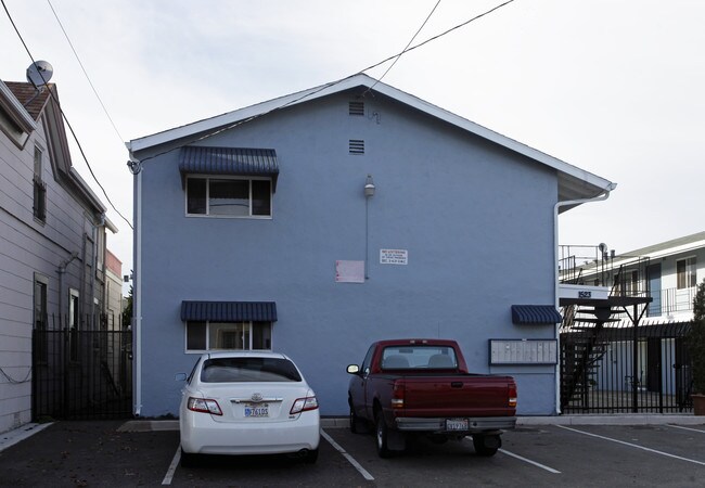 1523 8th Ave in Oakland, CA - Foto de edificio - Building Photo