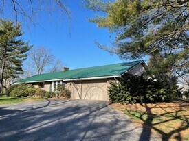 735 E King St in Shippensburg, PA - Building Photo