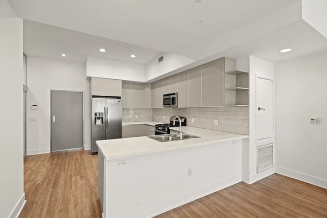 5308 Sepulveda Blvd in Los Angeles, CA - Foto de edificio - Building Photo