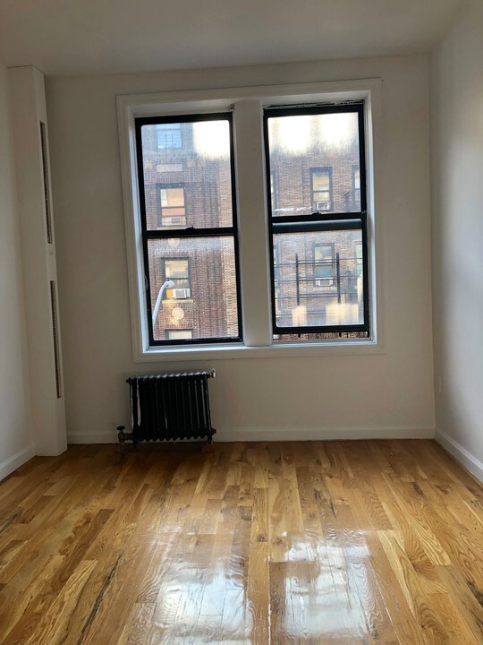 559 W 190th St in New York, NY - Building Photo