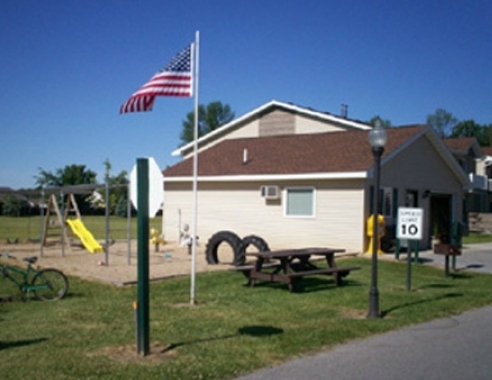 Sandy Hill I & II Apartments in Vassar, MI - Building Photo - Building Photo