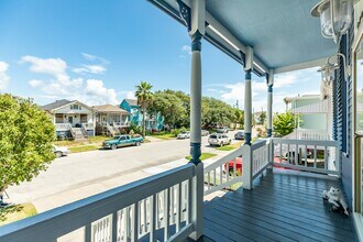 1625 Ave M 1/2 in Galveston, TX - Building Photo - Building Photo