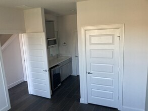 304 Jensen Dr in Houston, TX - Building Photo - Building Photo