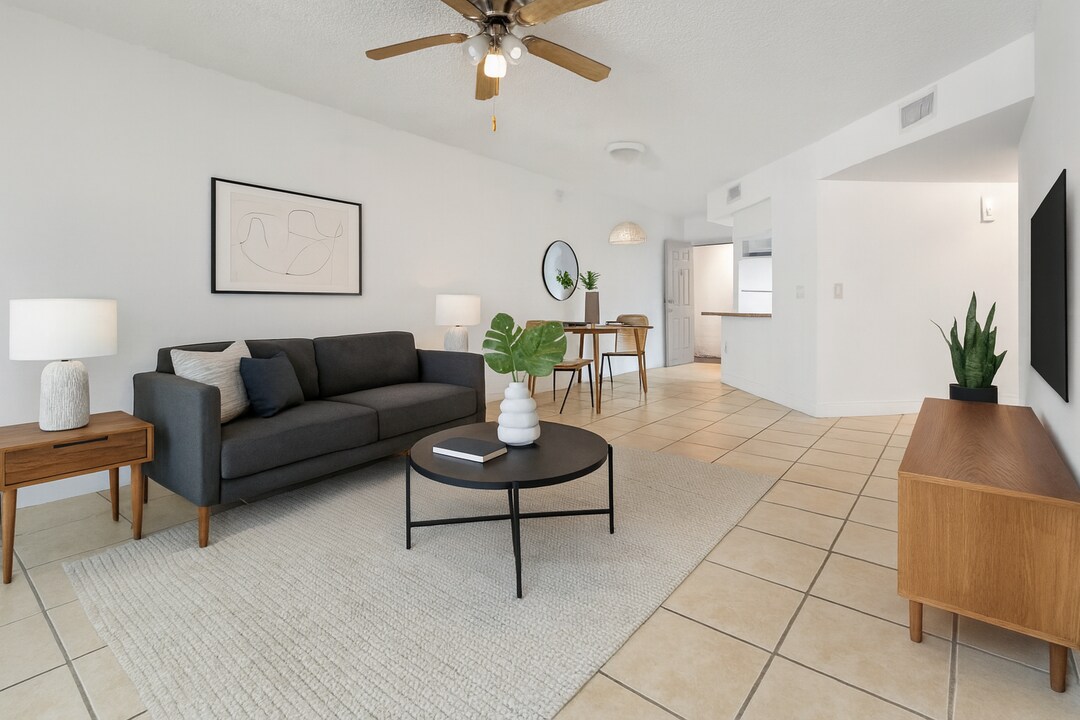 8225 Lake Dr, Unit 304 in Doral, FL - Building Photo