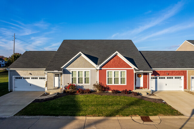 Keystone Luxury Townhomes in Wadsworth, OH - Building Photo - Building Photo