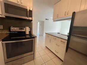 2261 NE 67th St, Unit 1822 in Fort Lauderdale, FL - Building Photo - Building Photo