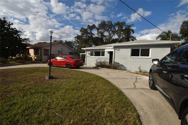 property at 1107 W Woodlawn Ave