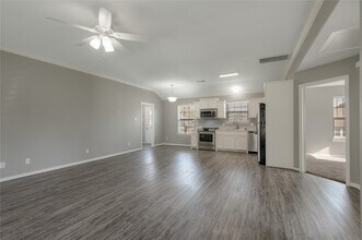 100 Shorewood Dr in Huntsville, TX - Building Photo - Building Photo