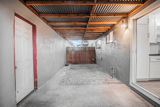 Riverside Ave in Rialto, CA - Foto de edificio - Building Photo