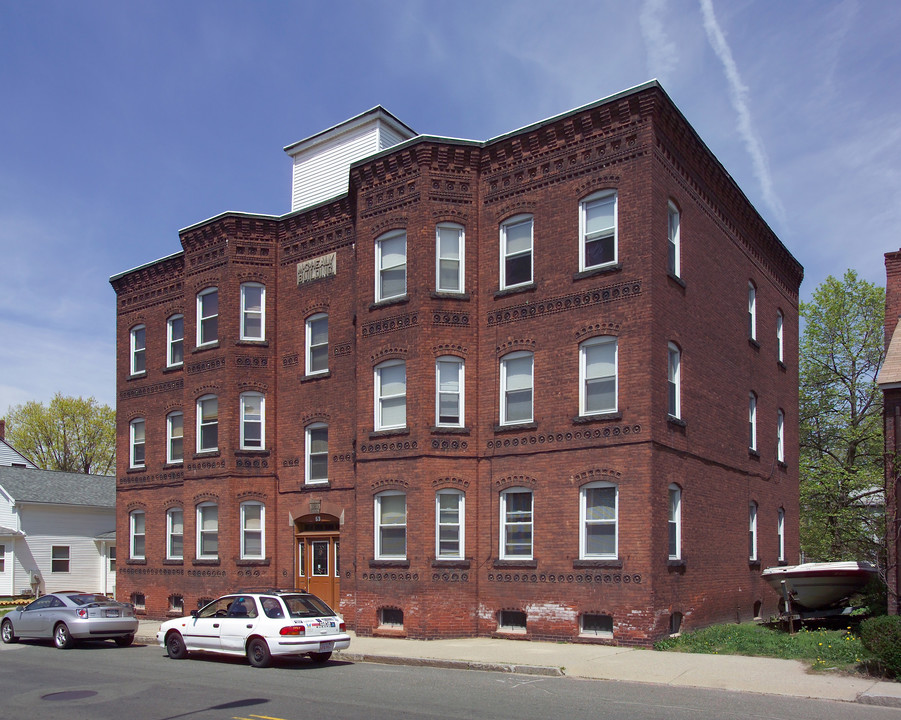 M. C. Healy Building in Chicopee, MA - Foto de edificio