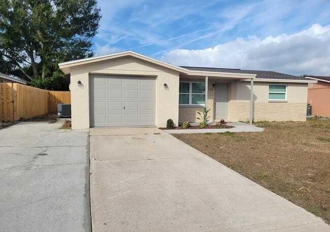 7335 Castanea Dr in Port Richey, FL - Foto de edificio - Building Photo