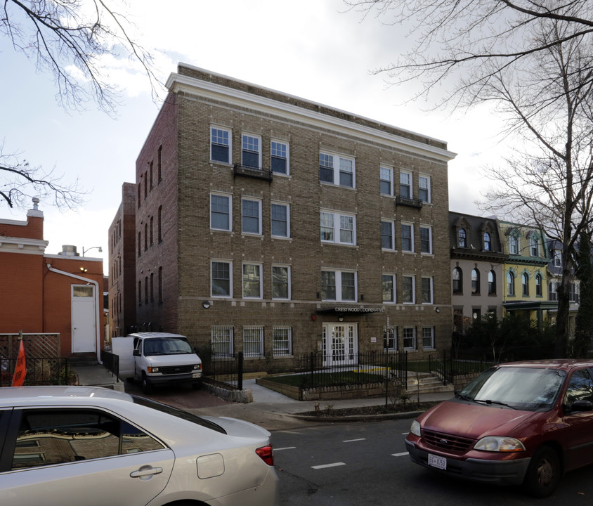 1630 Irving St NW in Washington, DC - Foto de edificio