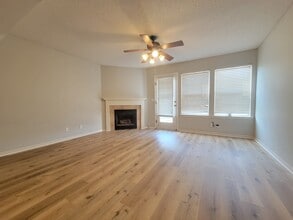 4367 NE 83rd Terrace in Kansas City, MO - Foto de edificio - Building Photo