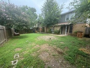 1210 Southport Dr, Unit A in Austin, TX - Foto de edificio - Building Photo