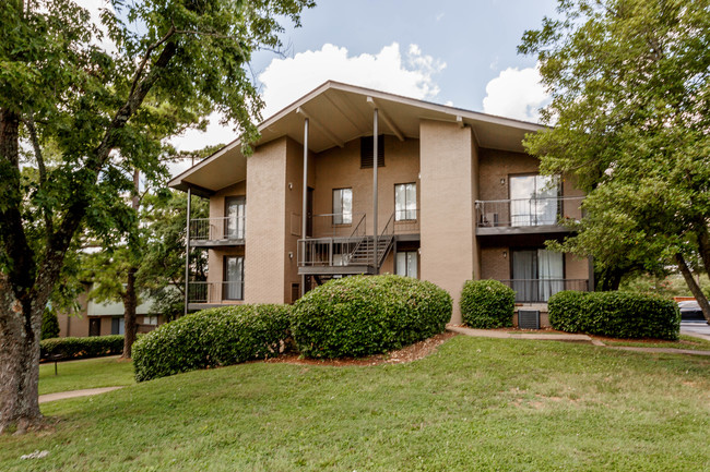 Ashton at Harding in Nashville, TN - Foto de edificio - Building Photo