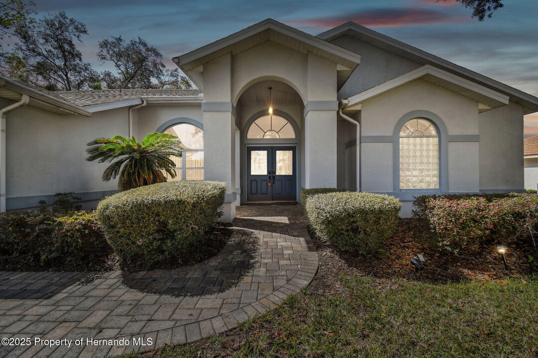 8430 Maybelle Dr in Spring Hill, FL - Building Photo