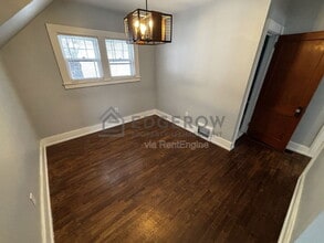 5053 Grand River Dr NE in Grand Rapids, MI - Building Photo - Building Photo