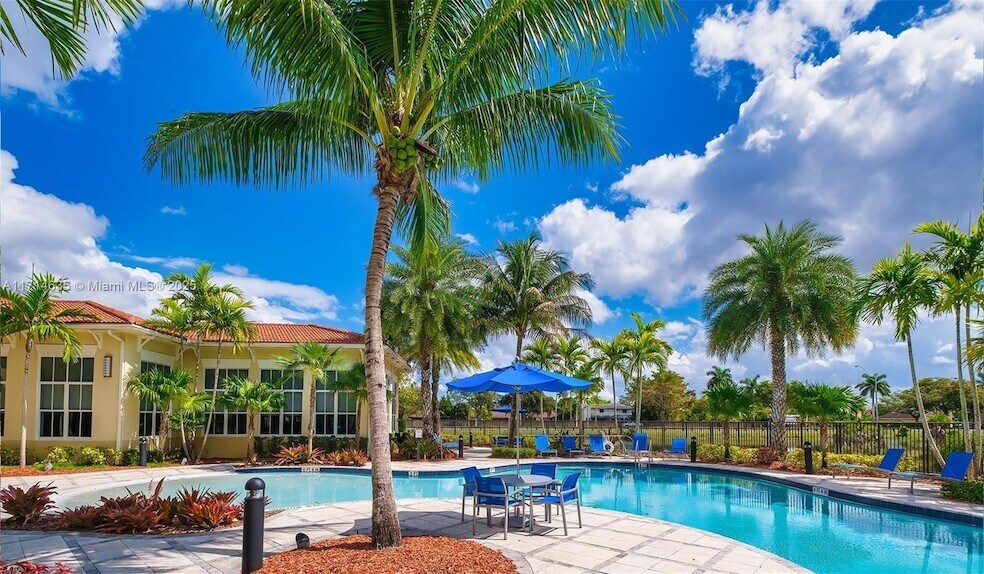 10170 SW 7th St in Pembroke Pines, FL - Building Photo