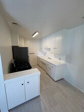 7832 W Manchester Ave in Los Angeles, CA - Building Photo - Building Photo
