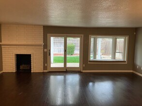 809 Lindsay Dr in Modesto, CA - Building Photo - Building Photo