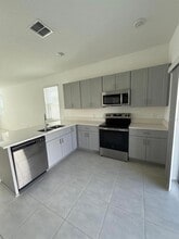 3240 Skyline Lp in Kissimmee, FL - Building Photo - Building Photo