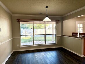 5815 Windsong Trail in Houston, TX - Foto de edificio - Building Photo