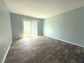 1105 Fulton Dr in Streamwood, IL - Building Photo - Building Photo