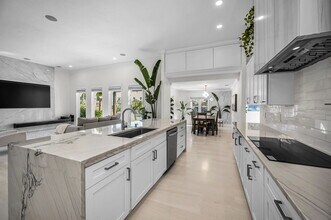 755 116th Ave in Treasure Island, FL - Building Photo - Building Photo