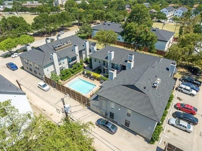 1503 N Garrett Ave in Dallas, TX - Building Photo - Building Photo