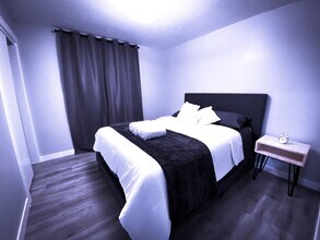 9483 S Buttonwood Dr, Unit 3 - West Bedroom in Sandy, UT - Foto de edificio - Building Photo