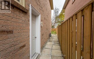 5070 Rising Star Ct in Mississauga, ON - Building Photo