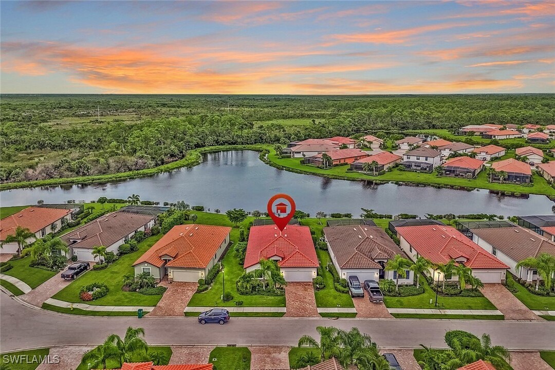 1613 Vizcaya Ln in Naples, FL - Building Photo