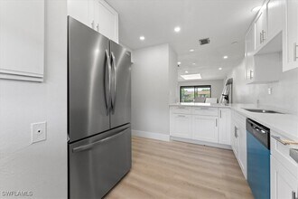 5273 Treetops Dr in Naples, FL - Building Photo - Building Photo