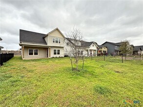 424 Stagecoach Trail in San Marcos, TX - Foto de edificio - Building Photo