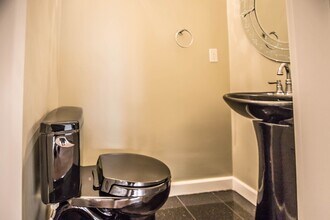 327 1/2 N Stanley Ave in Los Angeles, CA - Building Photo - Building Photo