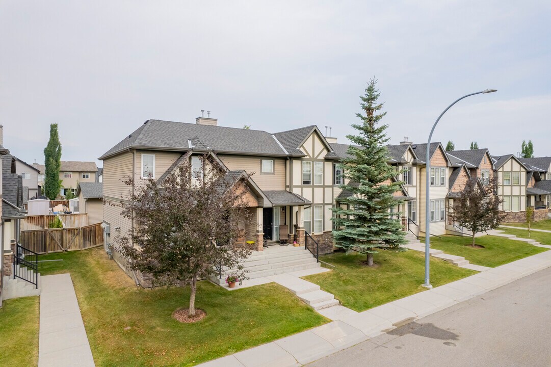 86 Everridge Cmn SW in Calgary, AB - Building Photo