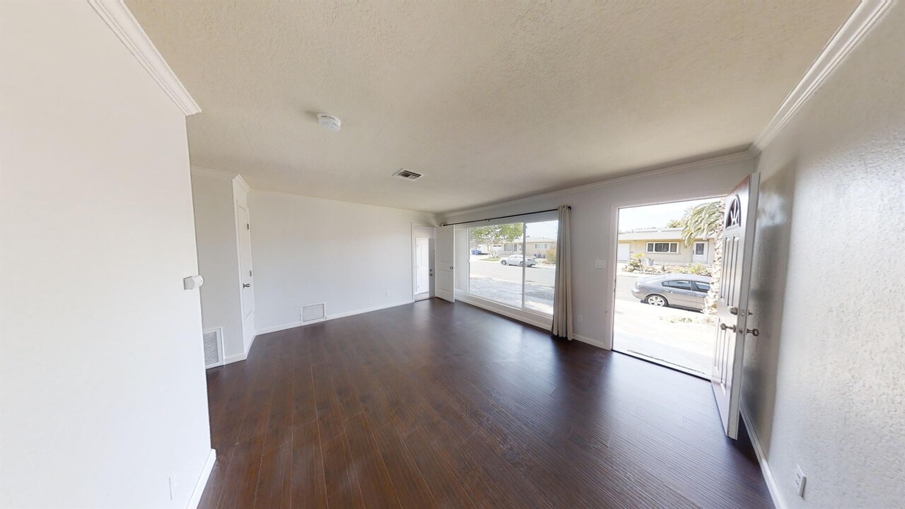 6451 Richard St in San Diego, CA - Building Photo