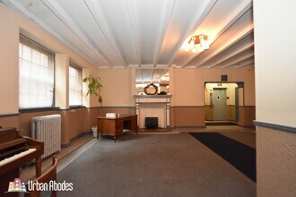 3836 N Fremont, Unit A07C in Chicago, IL - Foto de edificio - Building Photo