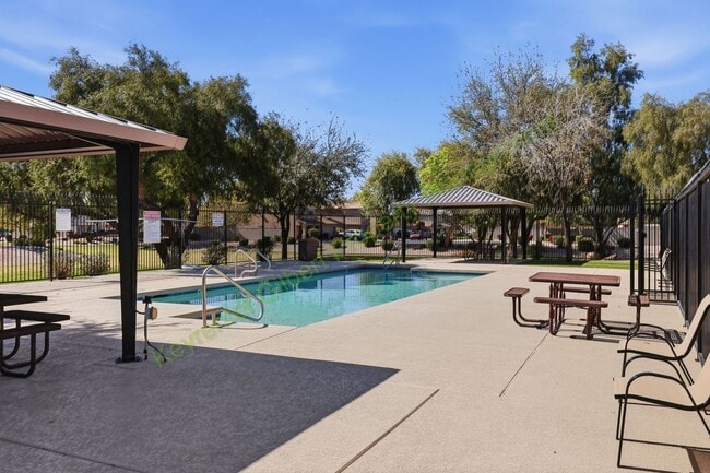 property at 40502 N Glen Meadows Ln