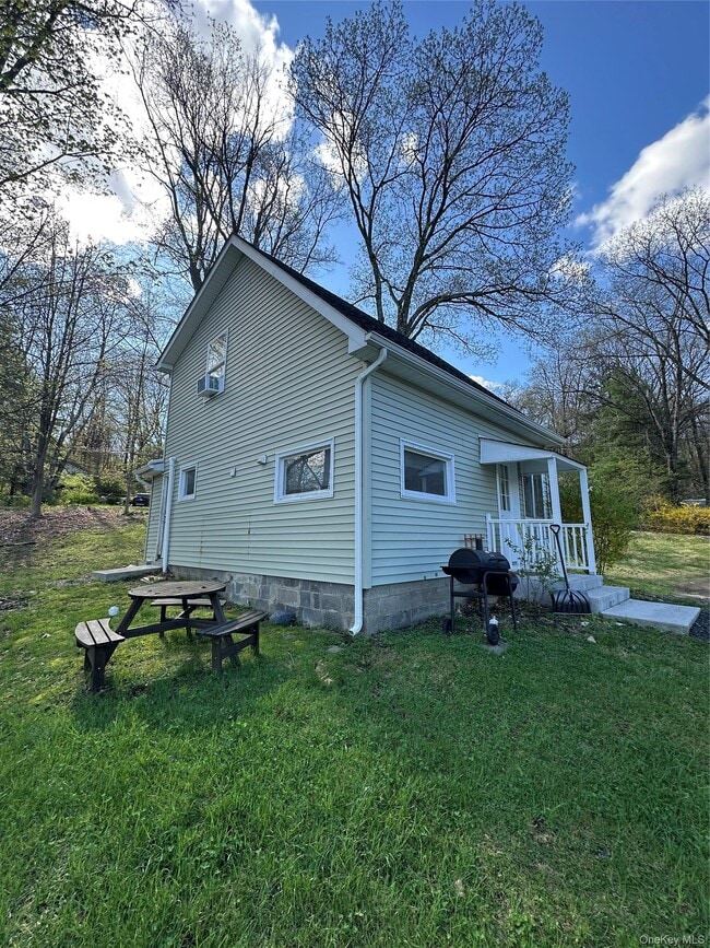 property at 11 Upper Hillman Rd