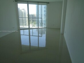 325 S Biscayne Blvd, Unit 2417 in Miami, FL - Foto de edificio - Building Photo