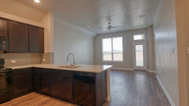 2214 John Ross Ct in Bryan, TX - Building Photo - Building Photo